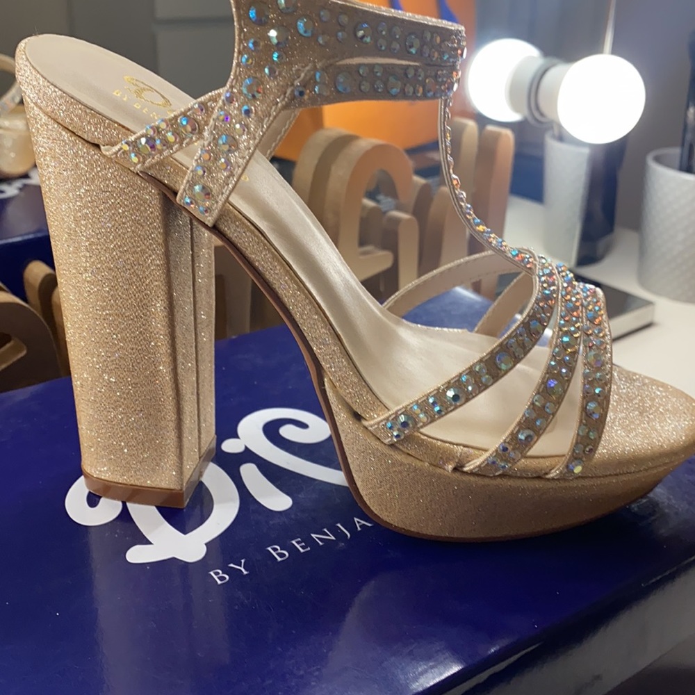 heels - Picture 2 of 2